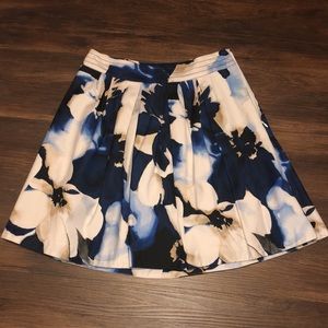 NWOT WHBM blue floral fit and flair skirt 4